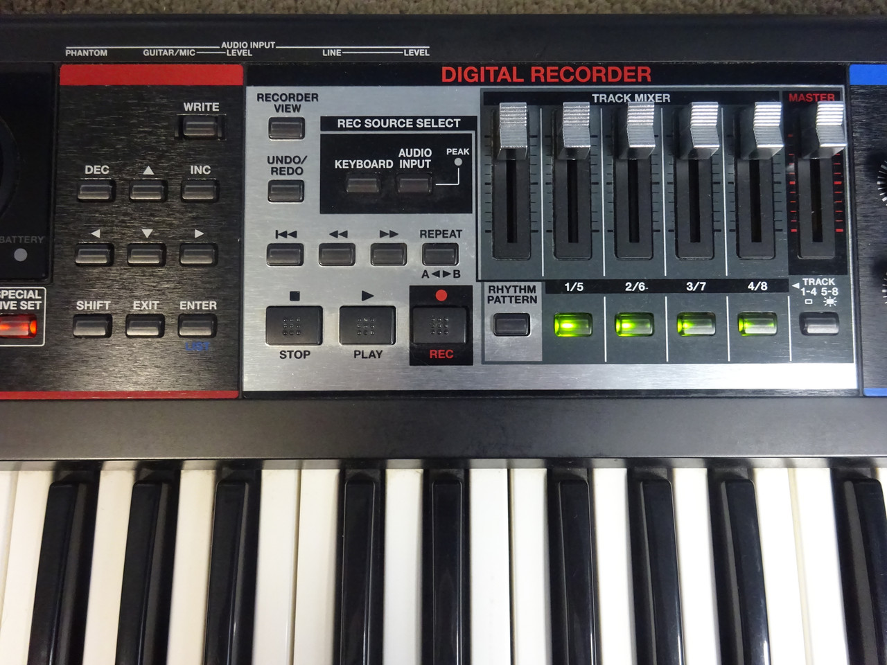 Roland Juno-Gi Mobile Synthesizer with Digital Recorder