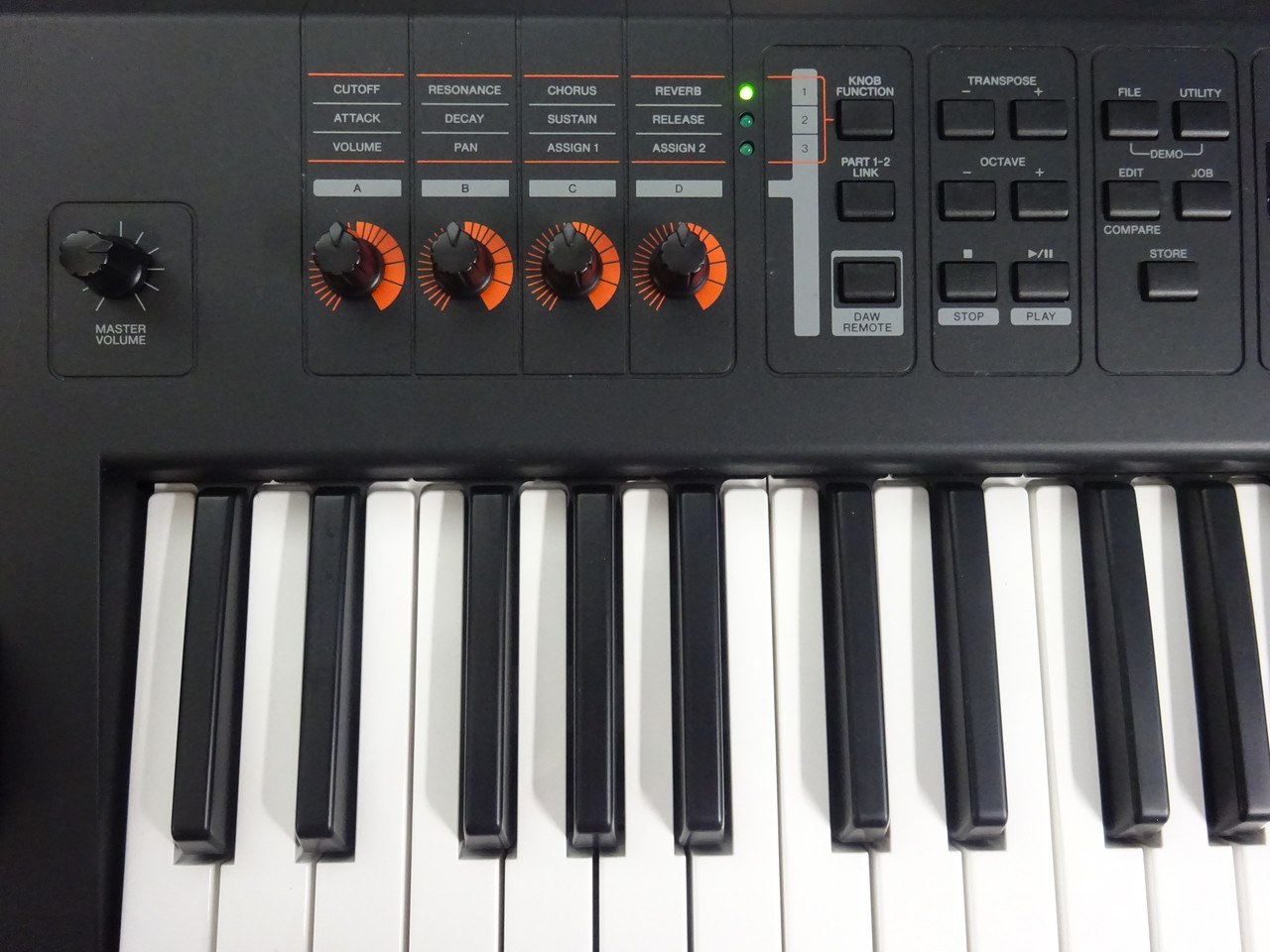 Yamaha MX61 Music Synthesizer