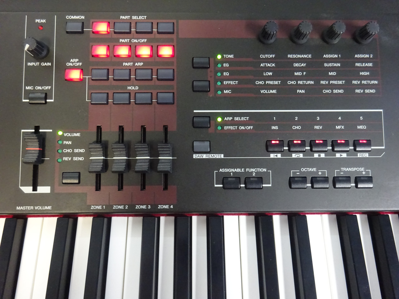 Yamaha S90XS Music Synthesizer