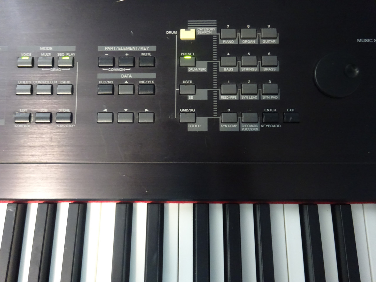 Yamaha S08 Music Synthesizer