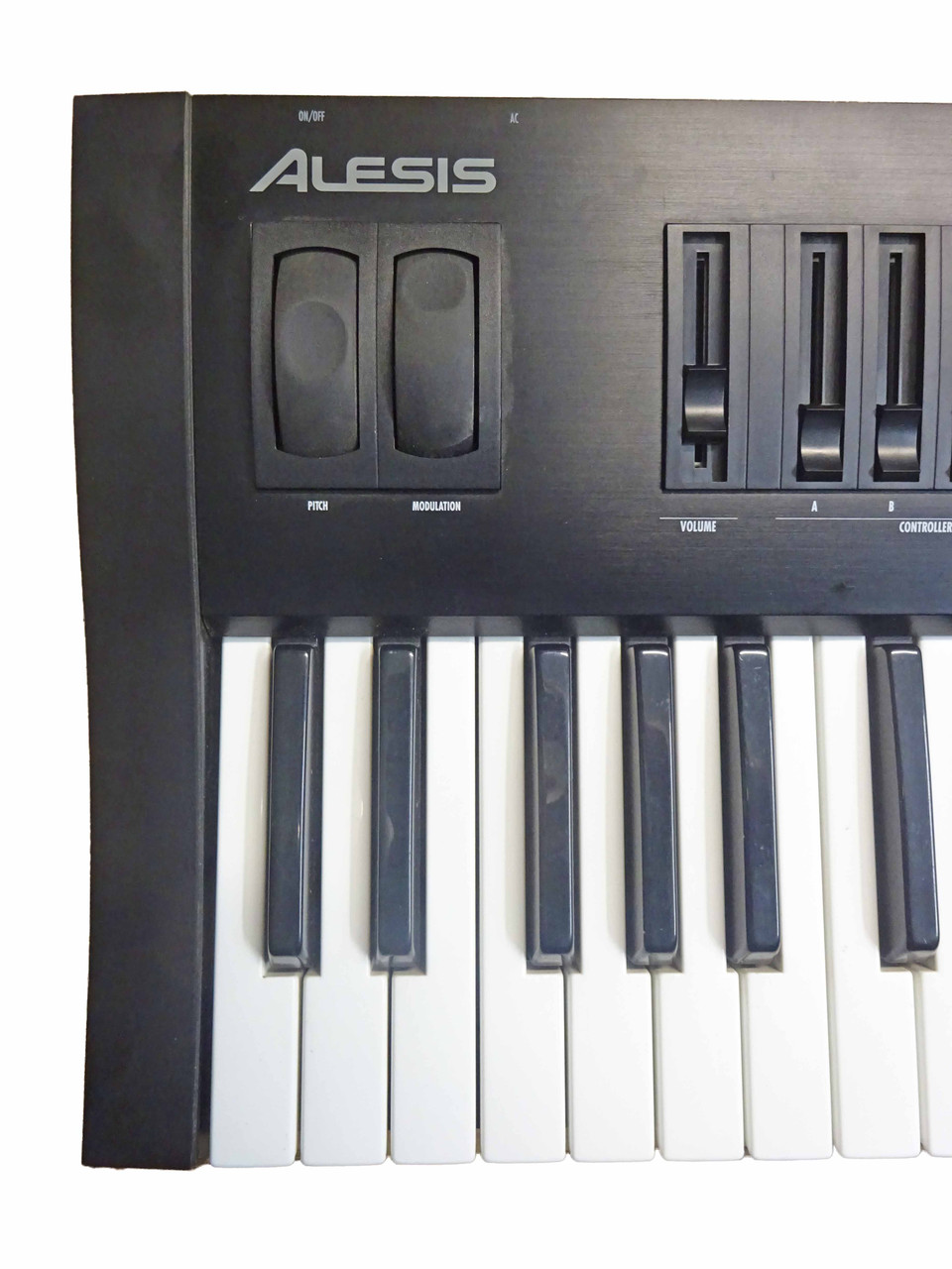 Alesis QS 6.1 64 Voice Expandable Synthesizer