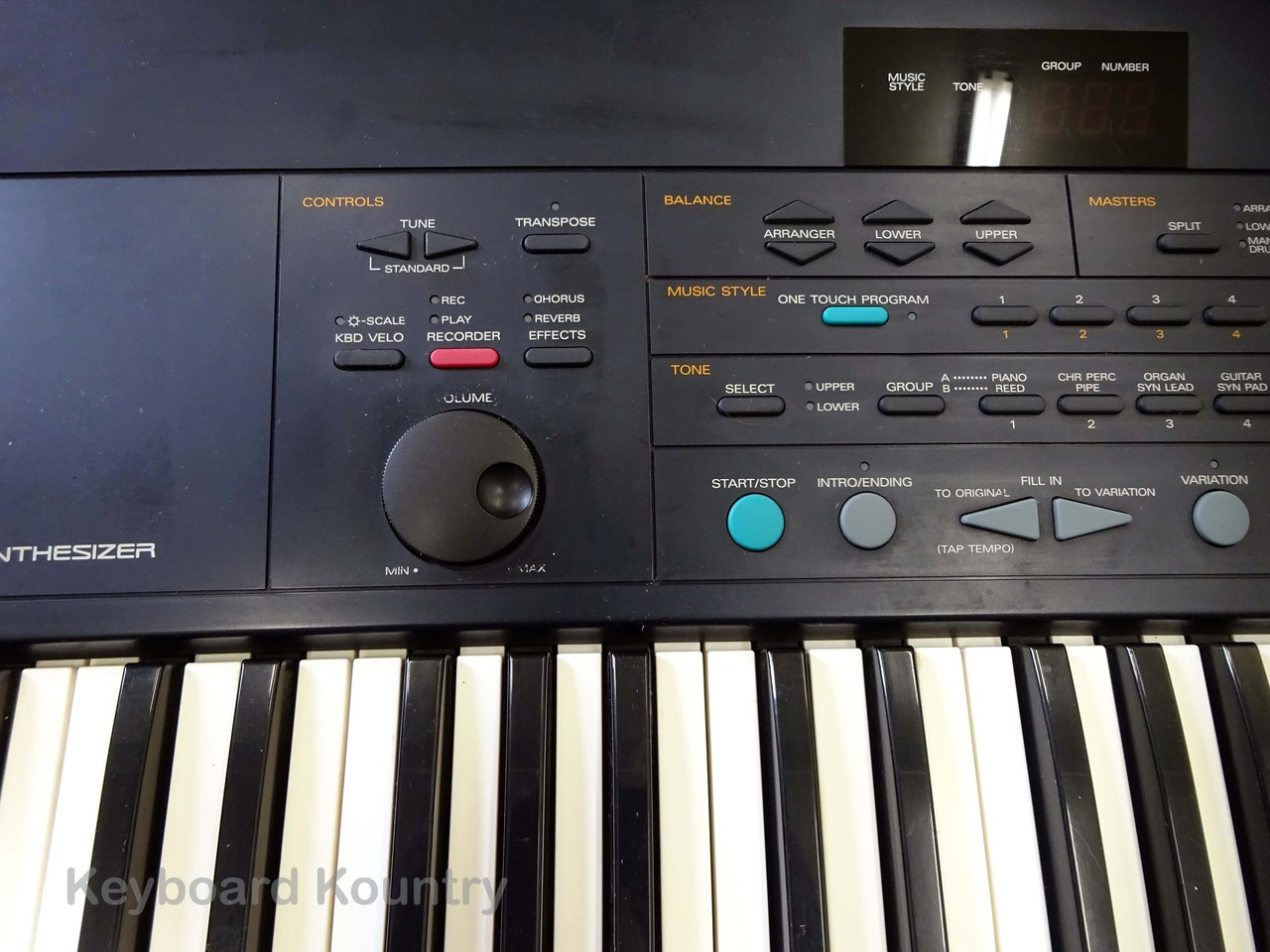 Roland EM-305 Intelligent Synthesizer