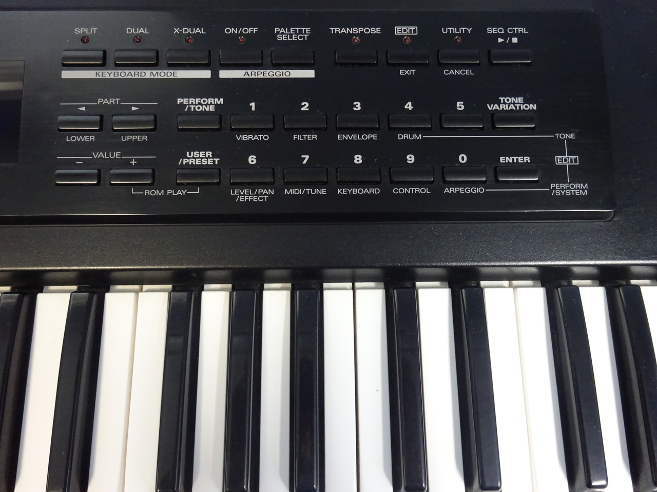 ローランド シンセサイザー XP-10 Roland ローランド シンセサイザー XP-10 通電 音出ok xp10