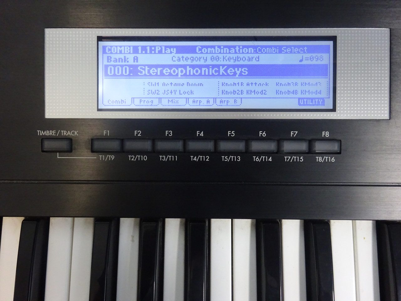 Korg TR 76 Music Workstation