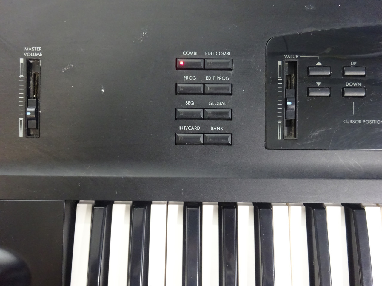 Korg 01/W Music Workstation