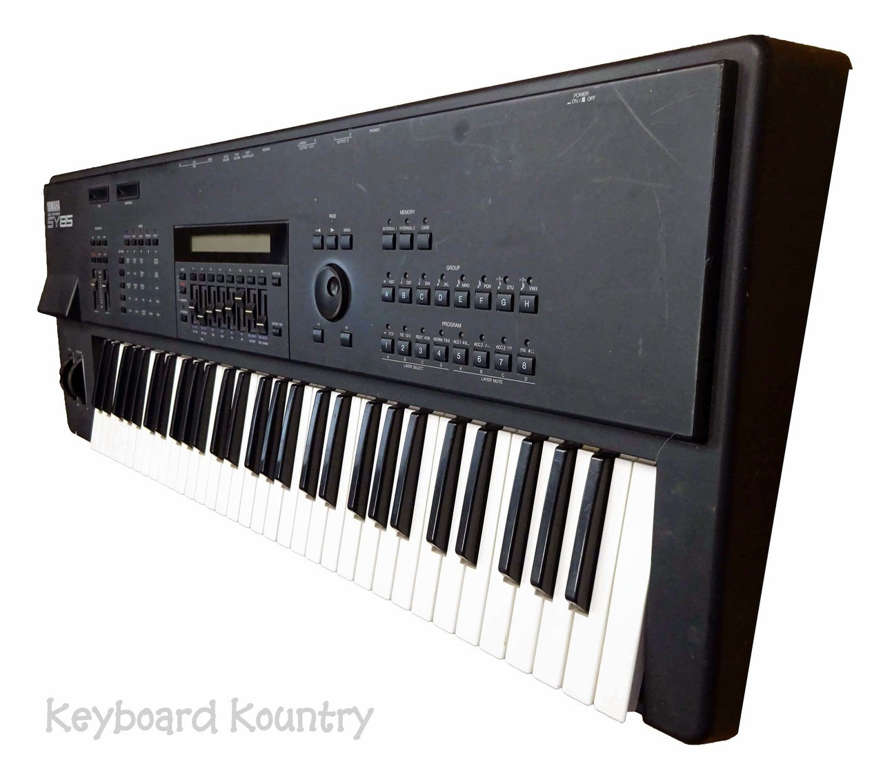 Yamaha SY-85 Music Synthesizer