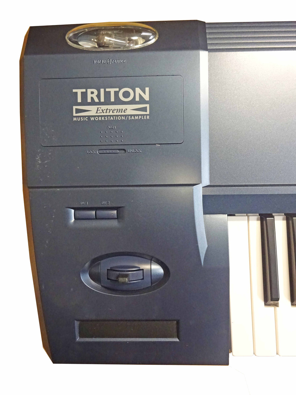 Korg Triton Extreme 76 Music Workstation
