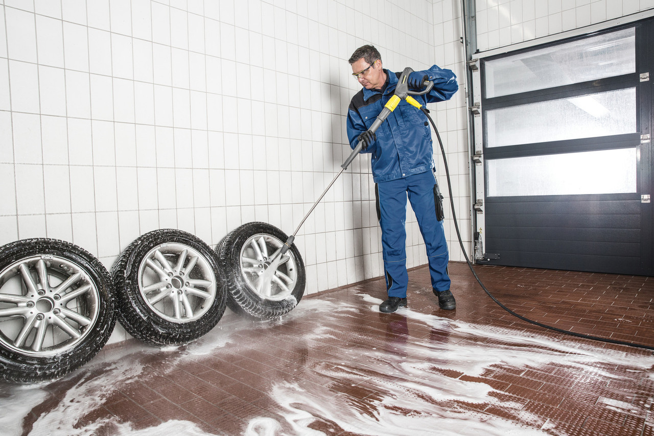 Pressure washer HDS-E 3.3/25-4 M Ef | Karcher 1.030-903.0 application image 1