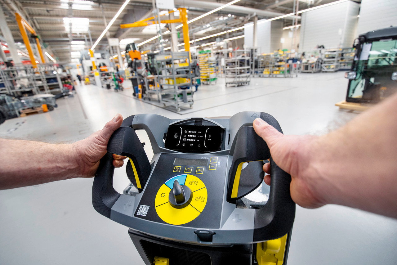 Floor scrubber B 50 W Bp + R55 + Li-ion | Karcher 1.533-258.0 application image 2