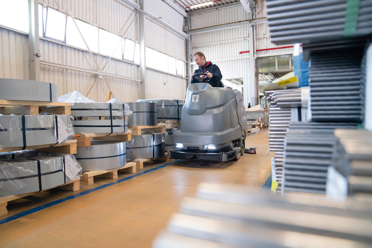 Floor scrubber B 200 R Bp + R85 + Wet | Karcher 9.200-053.0 application image 1