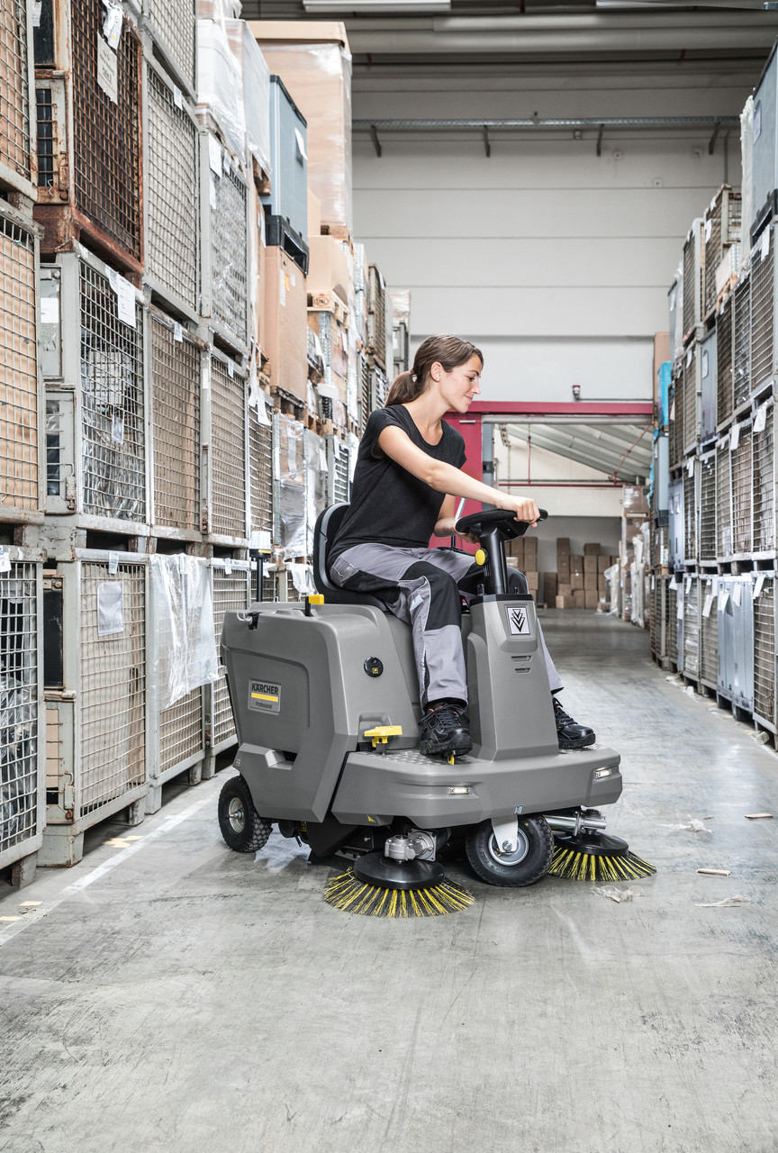 Vacuum sweeper KM 85/50 R Bp + AGM | Karcher 9.841-454.0 application image 1
