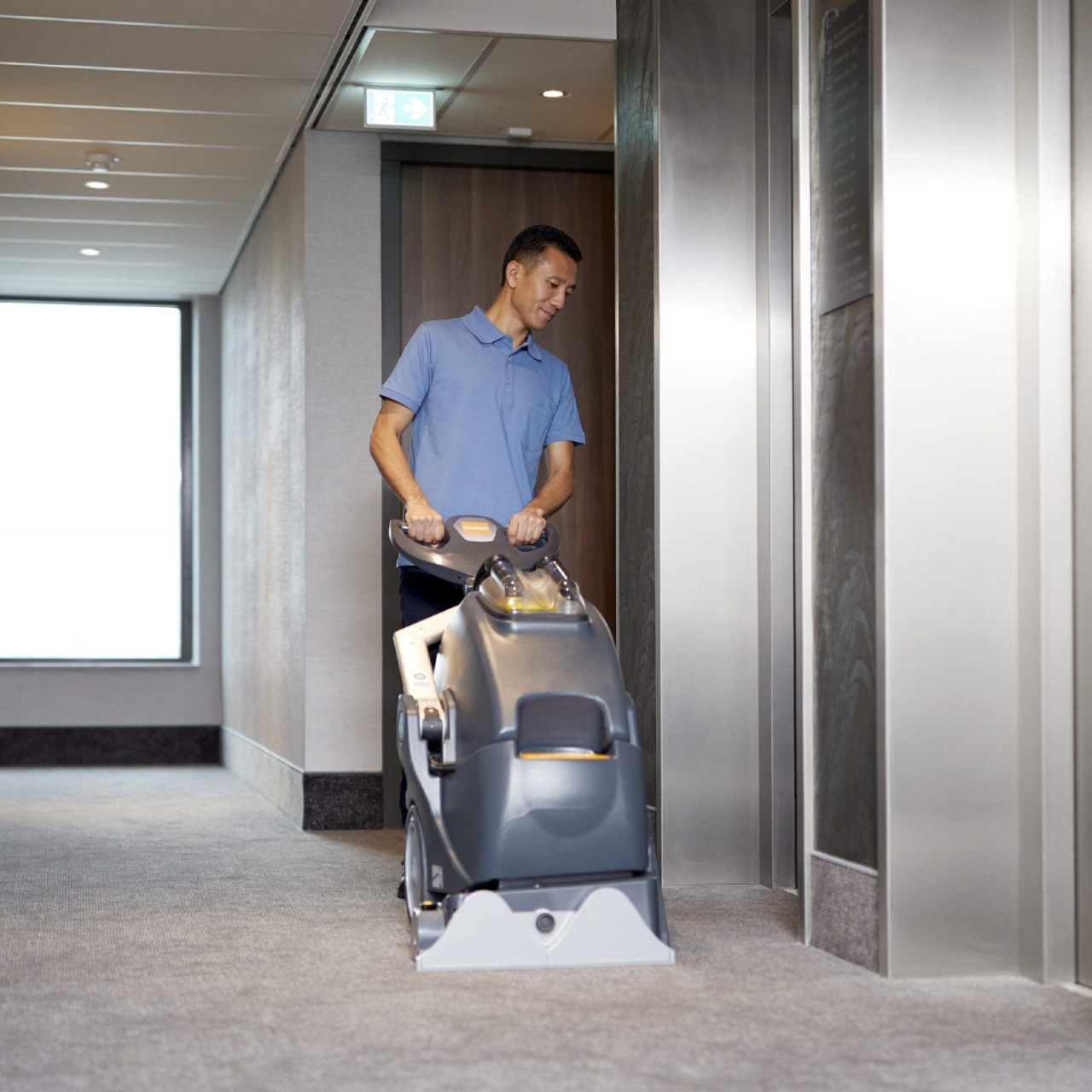 TASKI procarpet 45 carpet extractor cleaning commercial hallway carpet in hotel corridor