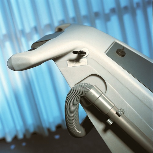 Close-up of the Nilfisk Advance CarpeTriever 28 handle and built-in flexible hose