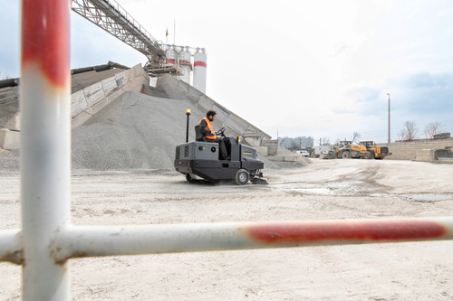 Vacuum sweeper KM 150/500 R Bp + STL + OHG + LTS | Karcher 9.841-340.0 application image 1