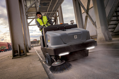 Vacuum sweeper KM 130/300 R LPG + 2SB | Karcher 9.841-399.0 application image 1