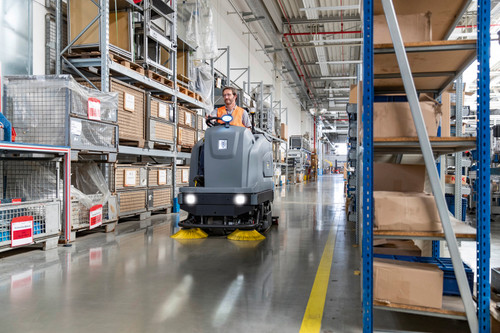 Floor scrubber B 260 RI Bp + D100 + AGM | Karcher 9.879-011.0 application image 1