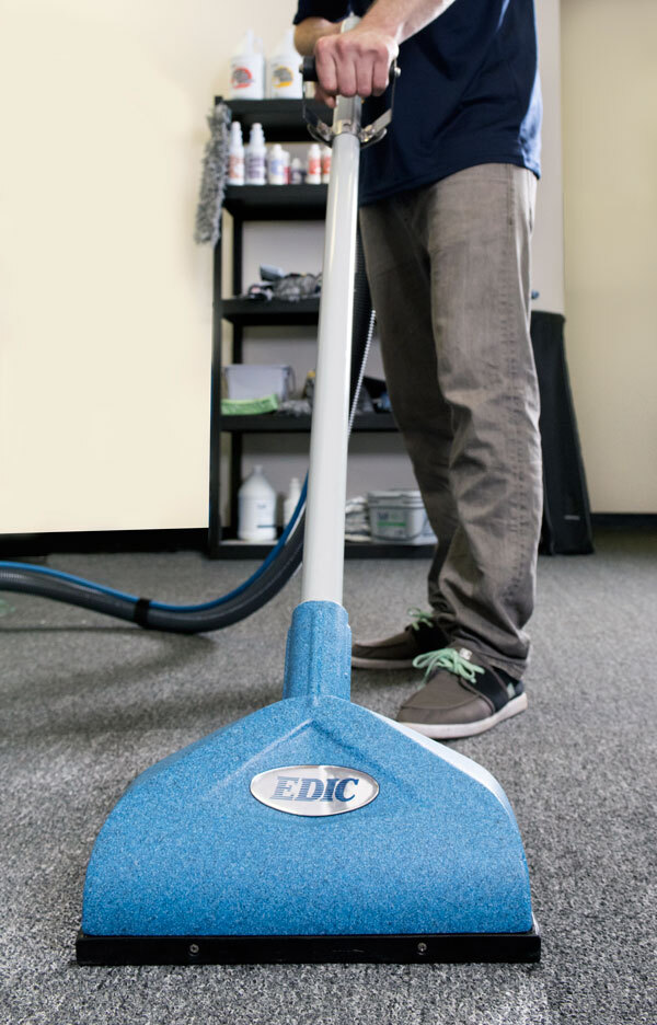 EDIC Triton lightweight aluminum carpet wand