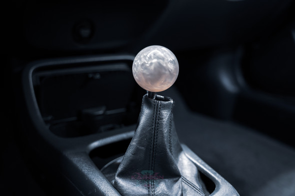 WHITE PEARL SHIFT KNOB