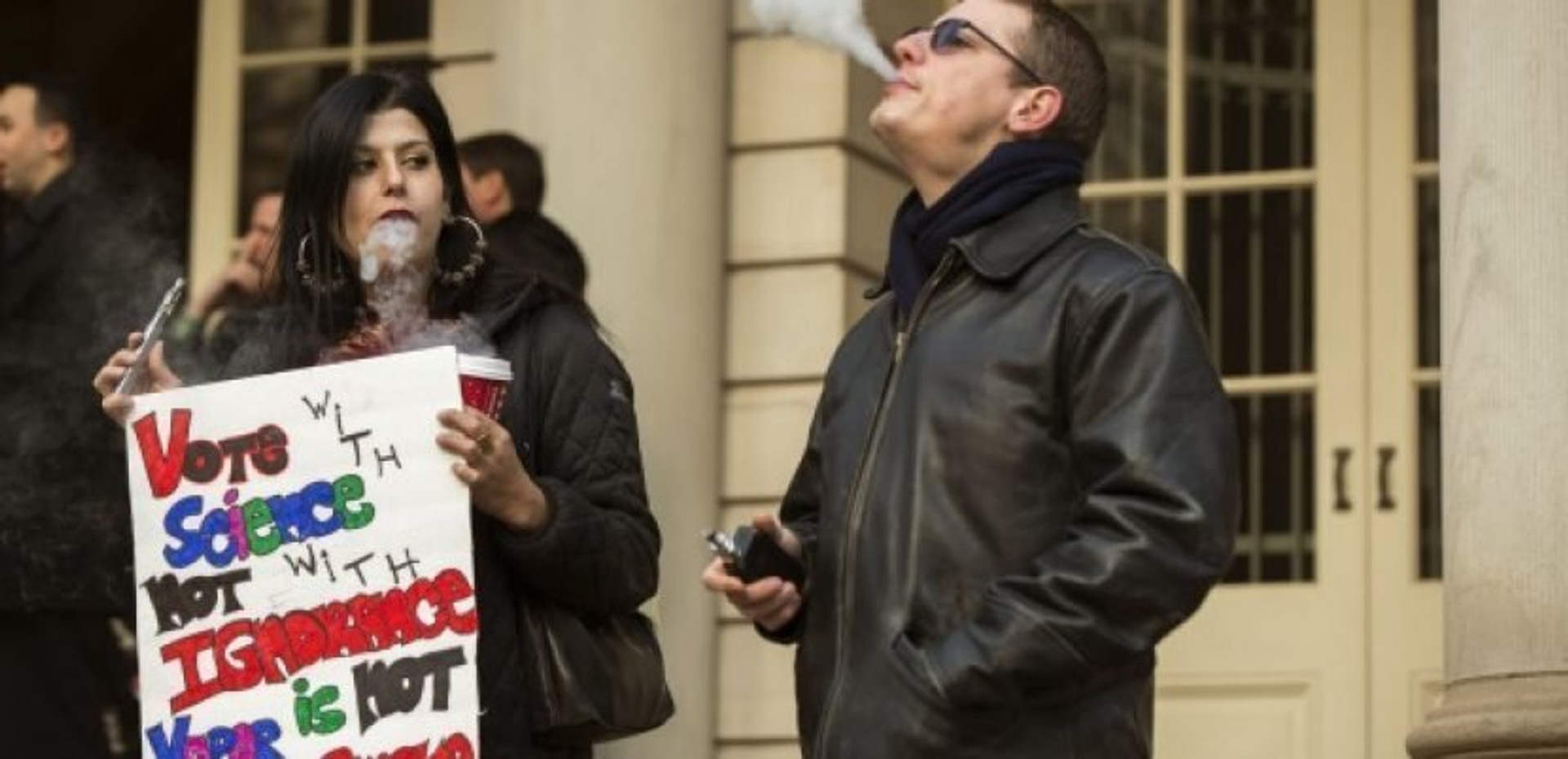 E-Cig Supporters Rally Together After LA Votes in New Vaping Bans thumbnail image