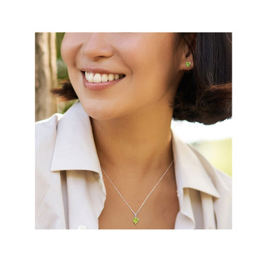 5.00 Carat (ctw) Heart Peridot Solitaire Earrings and Pendant Set product image 5.00 Carat (ctw) Heart Peridot Solitaire Earrings and Pendant Set product image