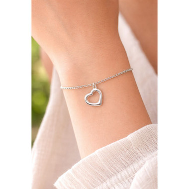 Minimalist Silver Tone Heart Charm Bracelet  product image