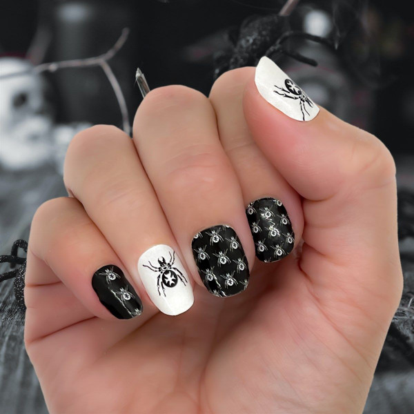 Halloween-Themed Nail Wraps product image