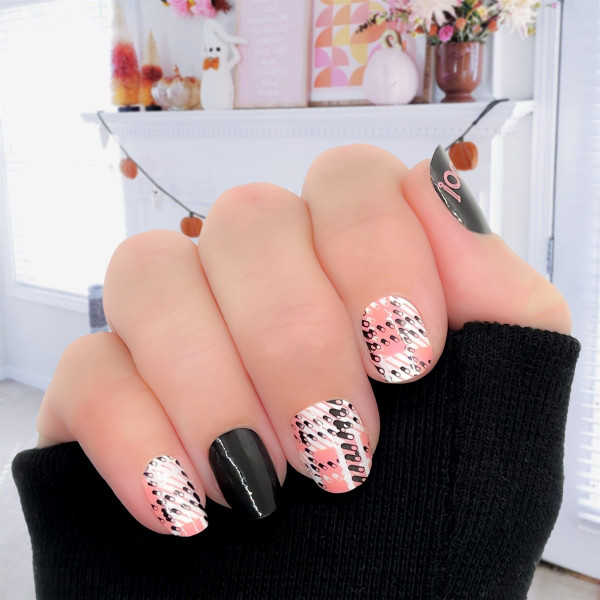 Halloween-Themed Nail Wraps product image