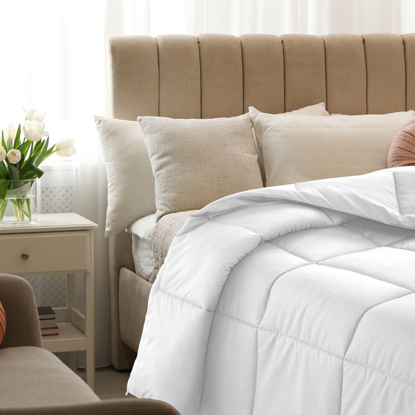 Hypoallergenic Luxury Goose Down-Alternative Comforter product image