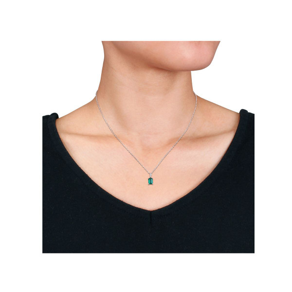 7/8 Carat (ctw) Emerald-Cut Lab-Created Emerald Necklace product image