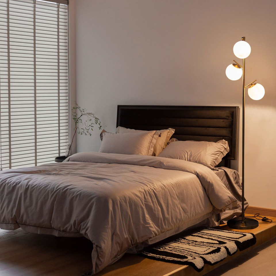 3-Globe Modern Floor Lamp product image