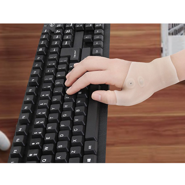 Magnetic Therapy Thumb + Wrist Support Sleeve product image
