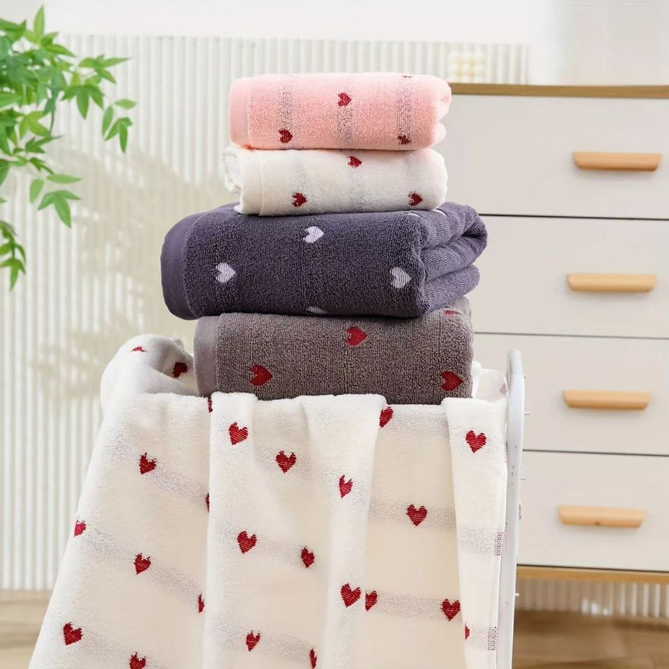 Heart Pattern Cotton Bath Towel product image