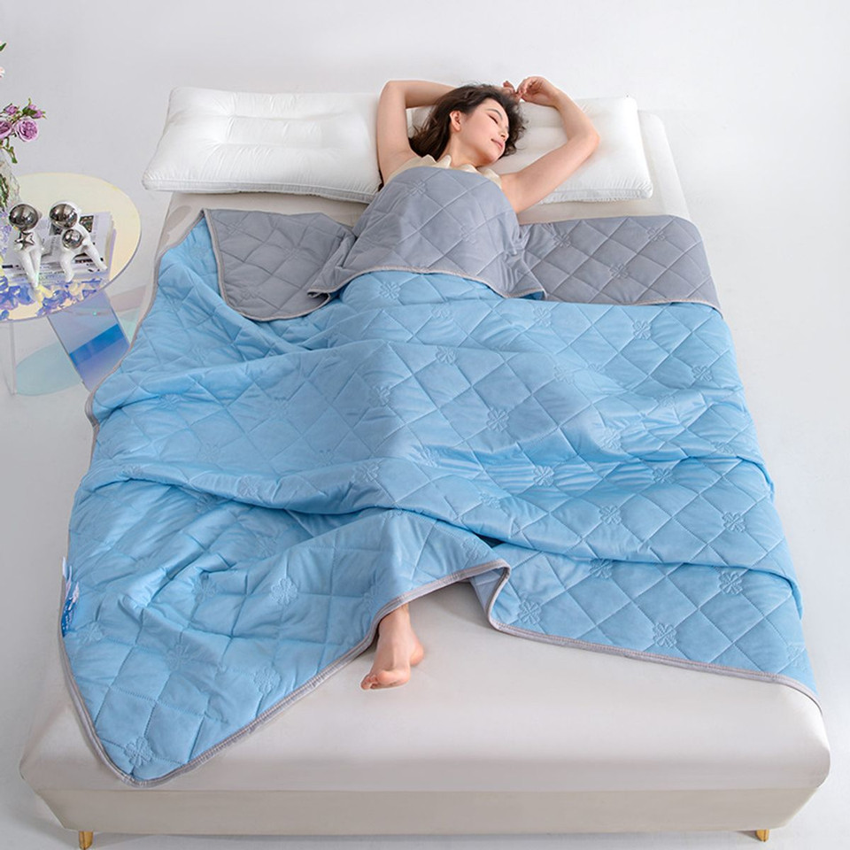 Soft Cool Touch Summer Bed Quilt product image