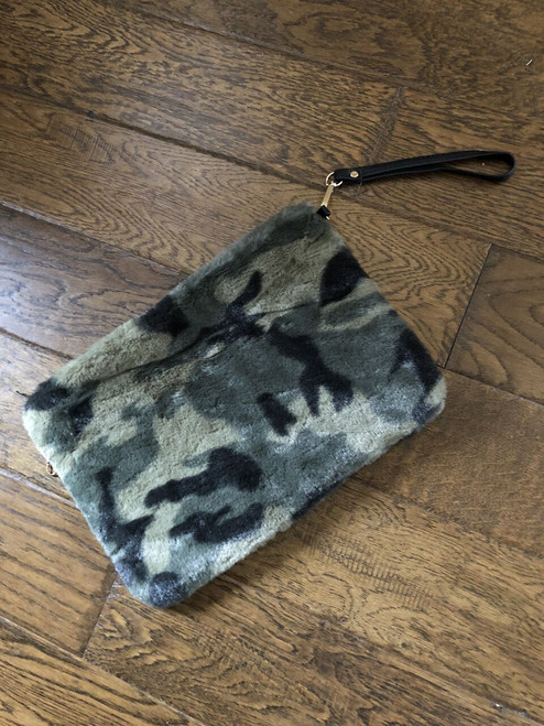 CAMO CLUTCH