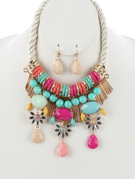 STATEMENT NECKLACE Multi