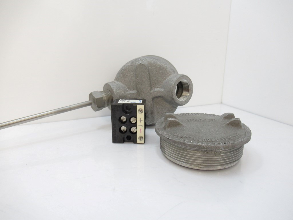 Liquid Level Sensor XJA 182L Adalet Explosion Proof Conduit With 1102 ...
