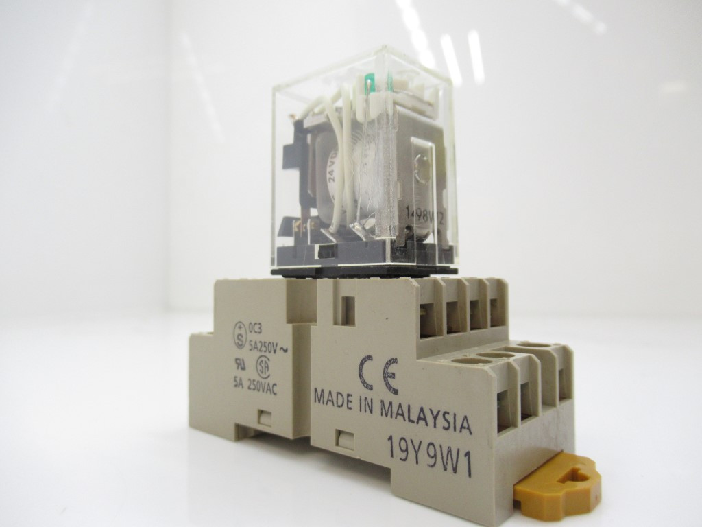 Omron IEC255 19Y9W1 Relay 24 Volt DC - PCM SURPLUS WORLD