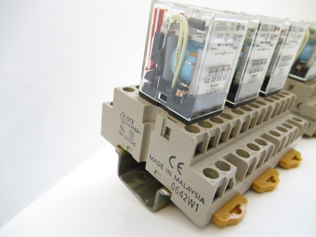 MY4N-D2 MY4ND2 OMRON RELAYS WITH VARIOUS BASES LOT OF 17 - PCM SURPLUS ...