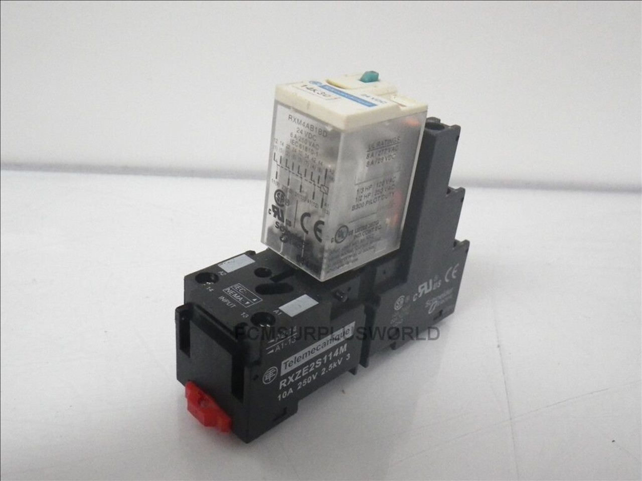 RXM4AB1BD / RXZE2S114M Telemecanique relay 8A W/ base relay 10A (Used