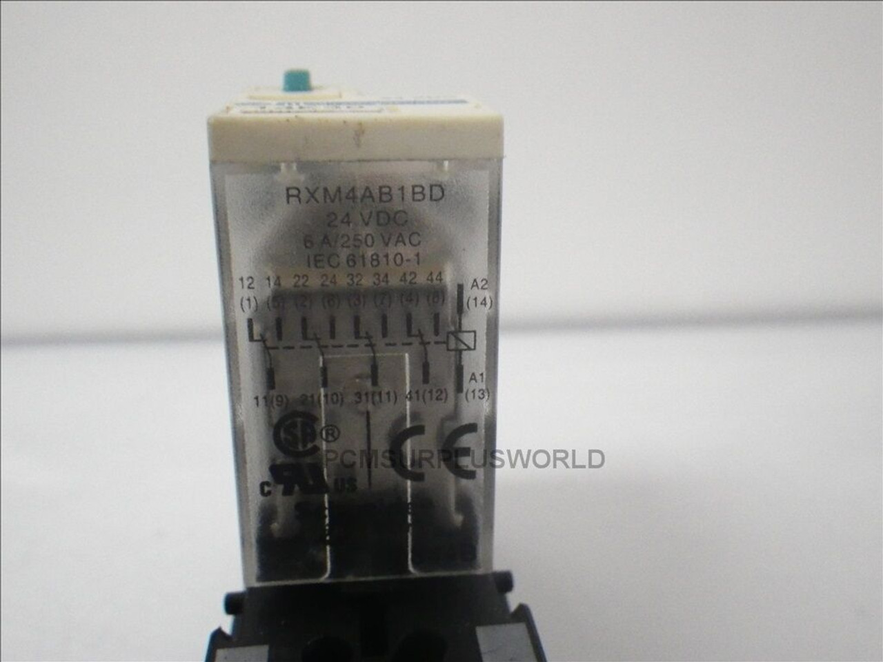 RXM4AB1BD / RXZE2S114M Telemecanique relay 8A W/ base relay 10A (Used
