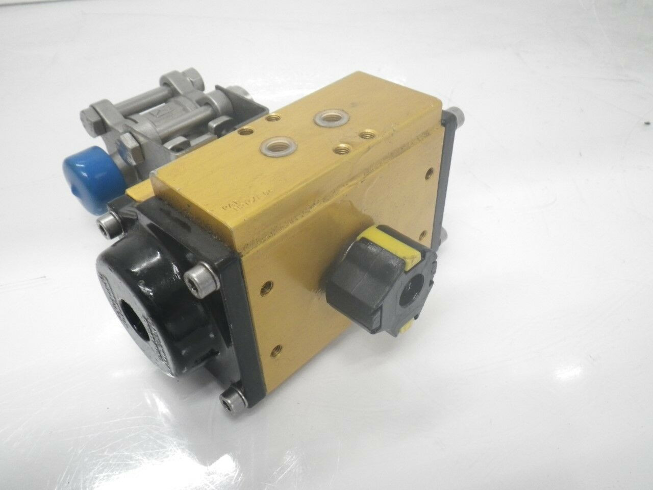AP050 N + 1/2-CF8M 3A +Cff Pneumatic Actuator+1000 Wog Ball Valve (Used ...