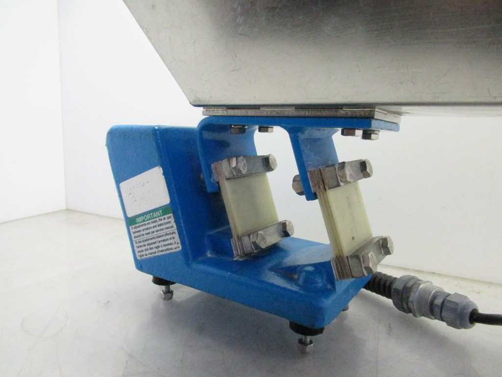 Syntron F-T01 Vibrating Feeder W/ 4 X 18 Inch Flat Pan W/ SCR-1B ...