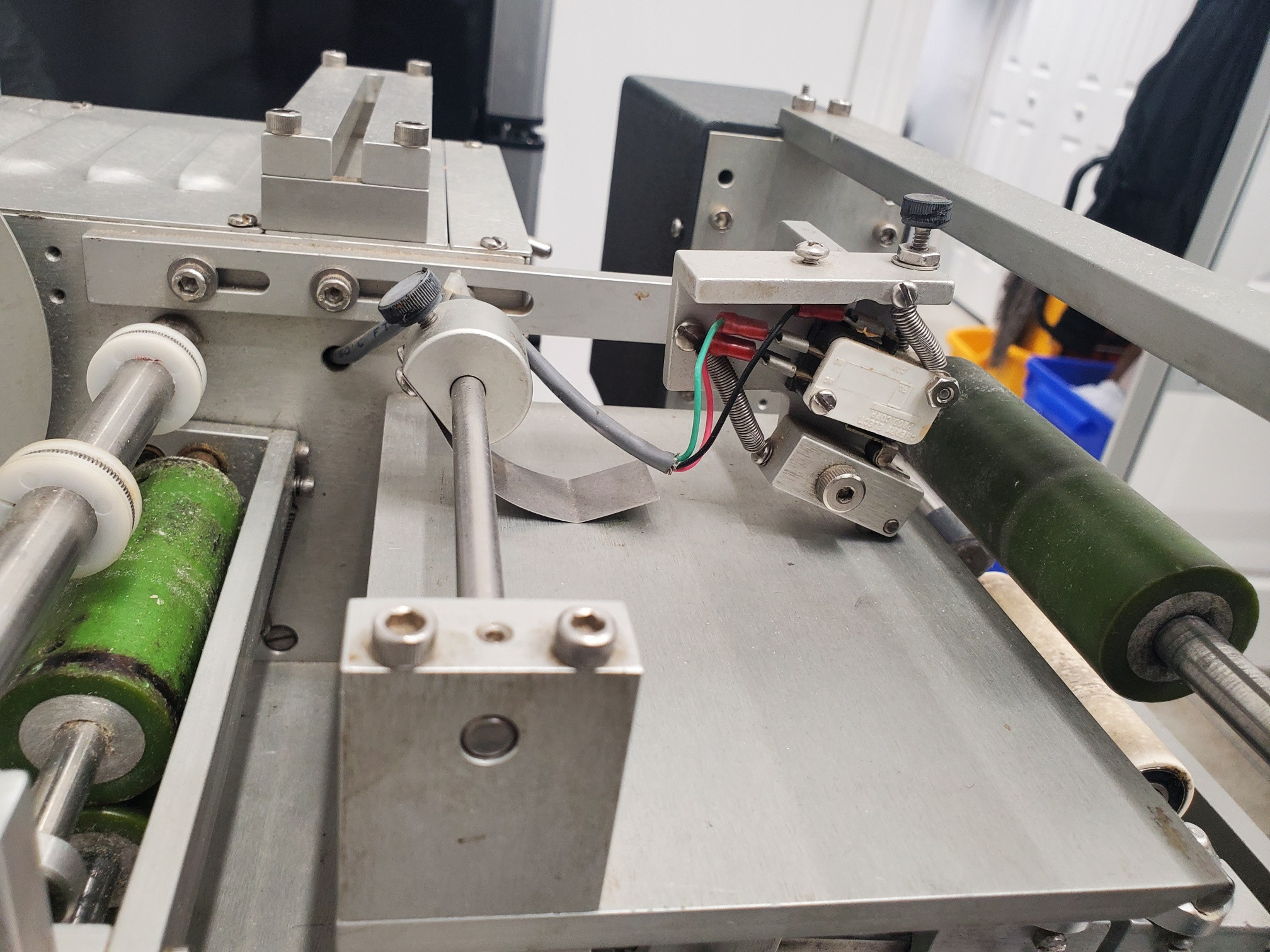 Universal semi-automatic labeler model R310 - PCM SURPLUS WORLD