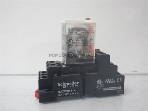 RXM4AB1F7 Schneider relay 6A W/ RXZE2M114 Schneider base (Used and Tested)