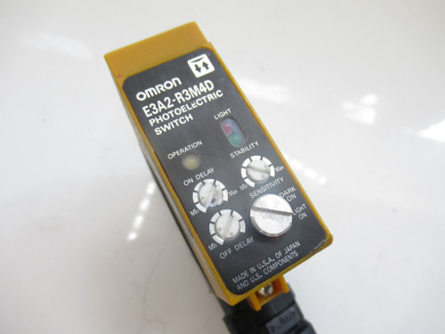 E3A2-R3M4D OMRON photoelectric switch sensor