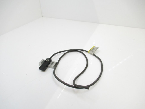 Omron TL-W3MB1 Proximity Sensor