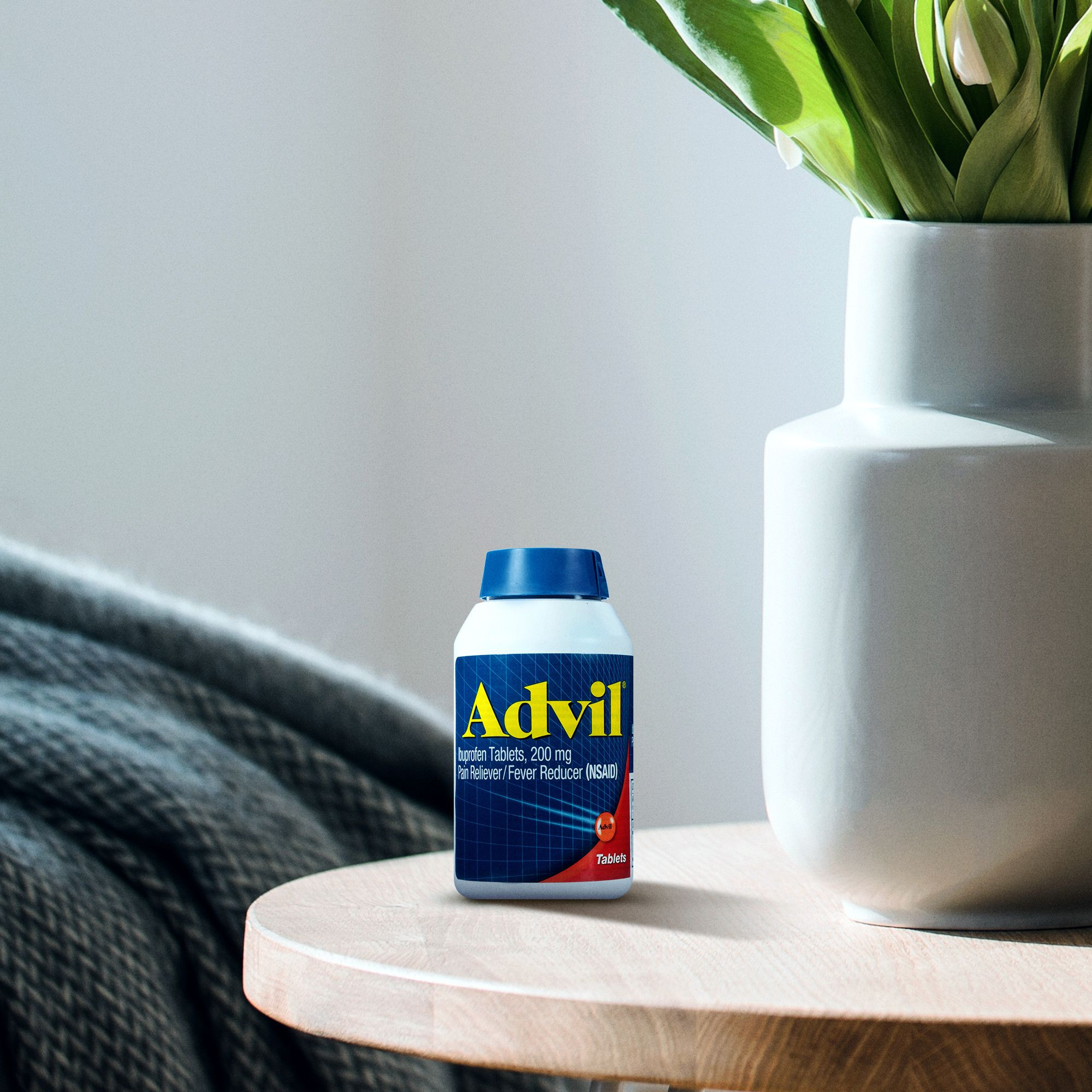 Advil Ibuprofen Pain Relief Tablet, 200 mg