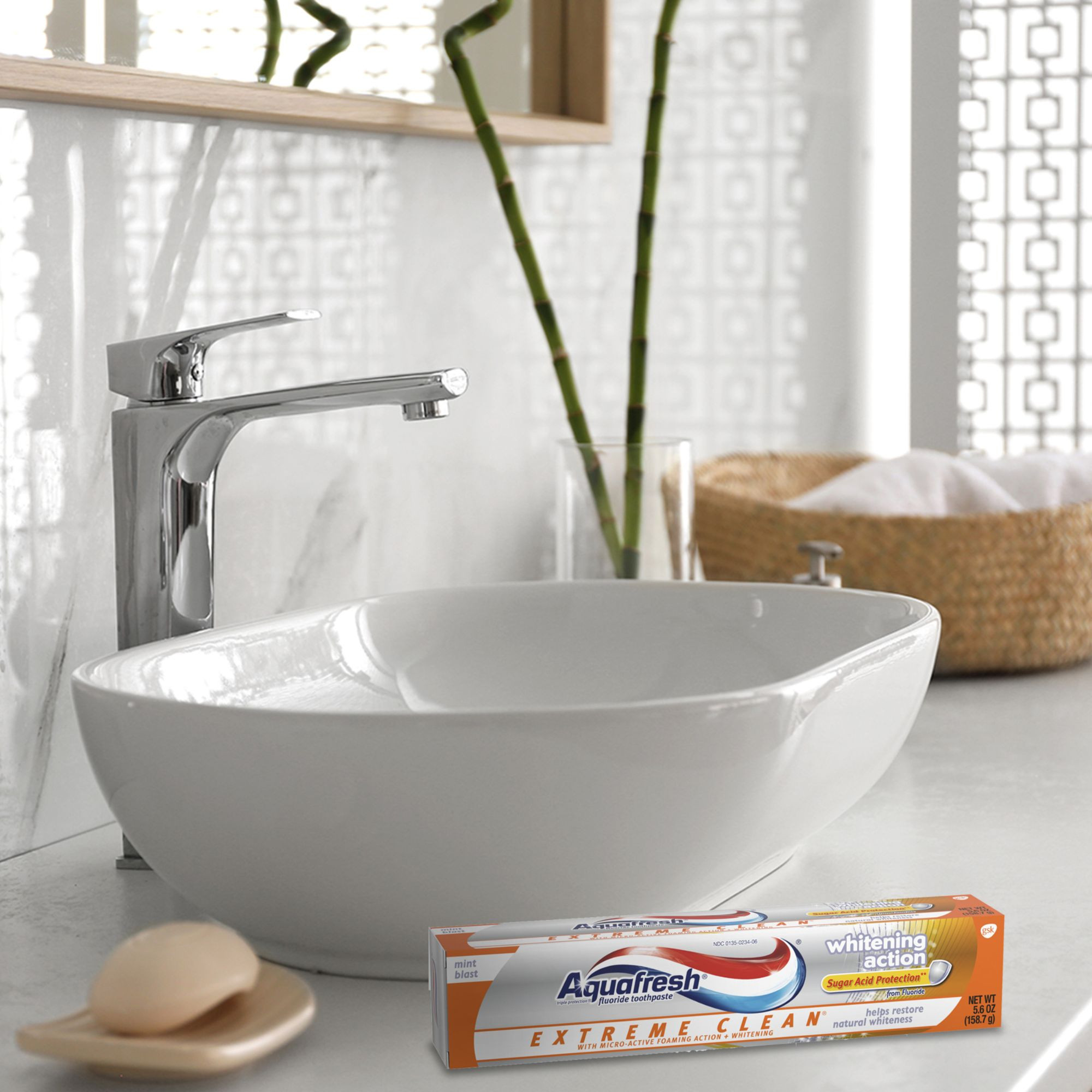 Aquafresh Extreme Clean Whitening Action Toothpaste