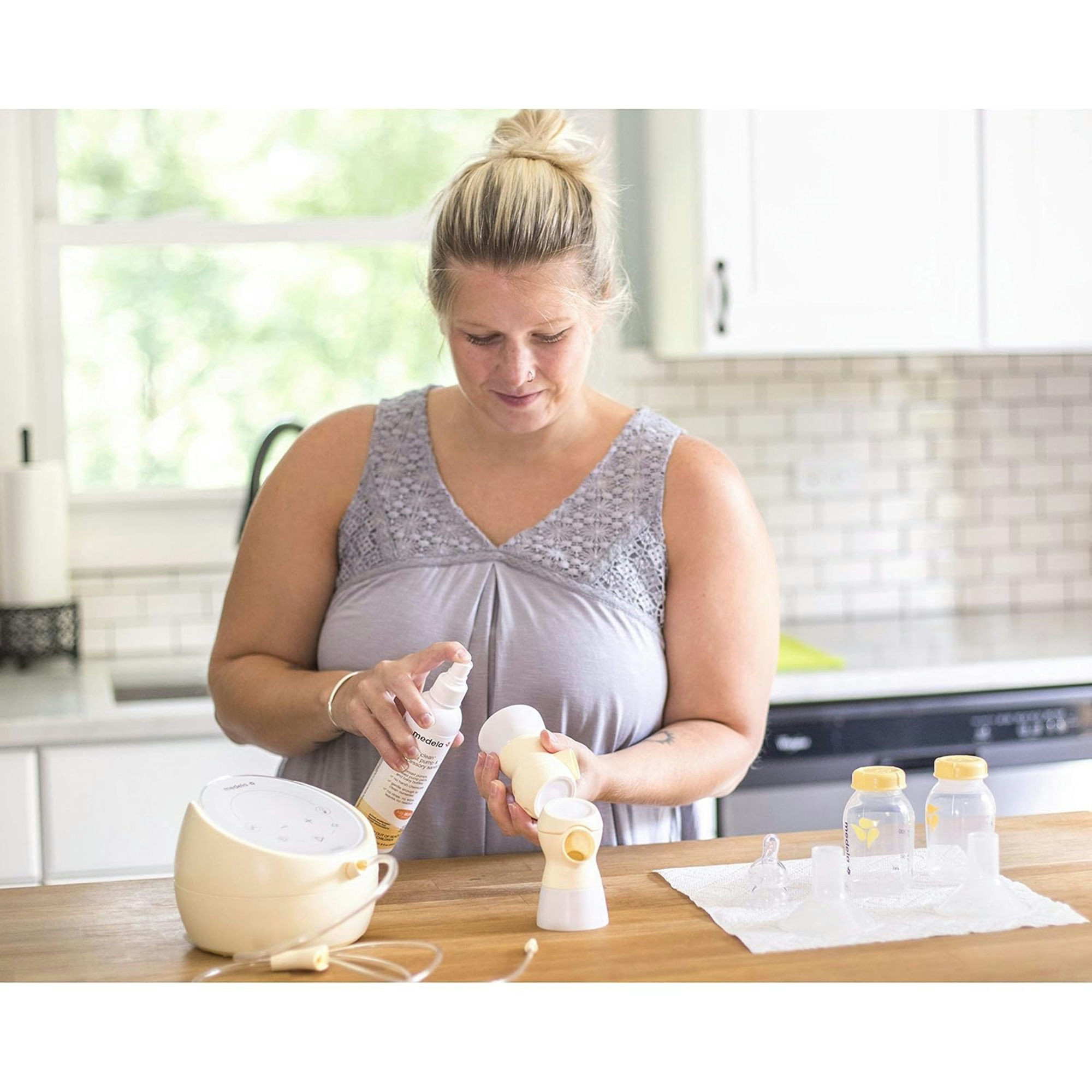 Medela Quick Clean Breast Pump and Accessories Sanitizer