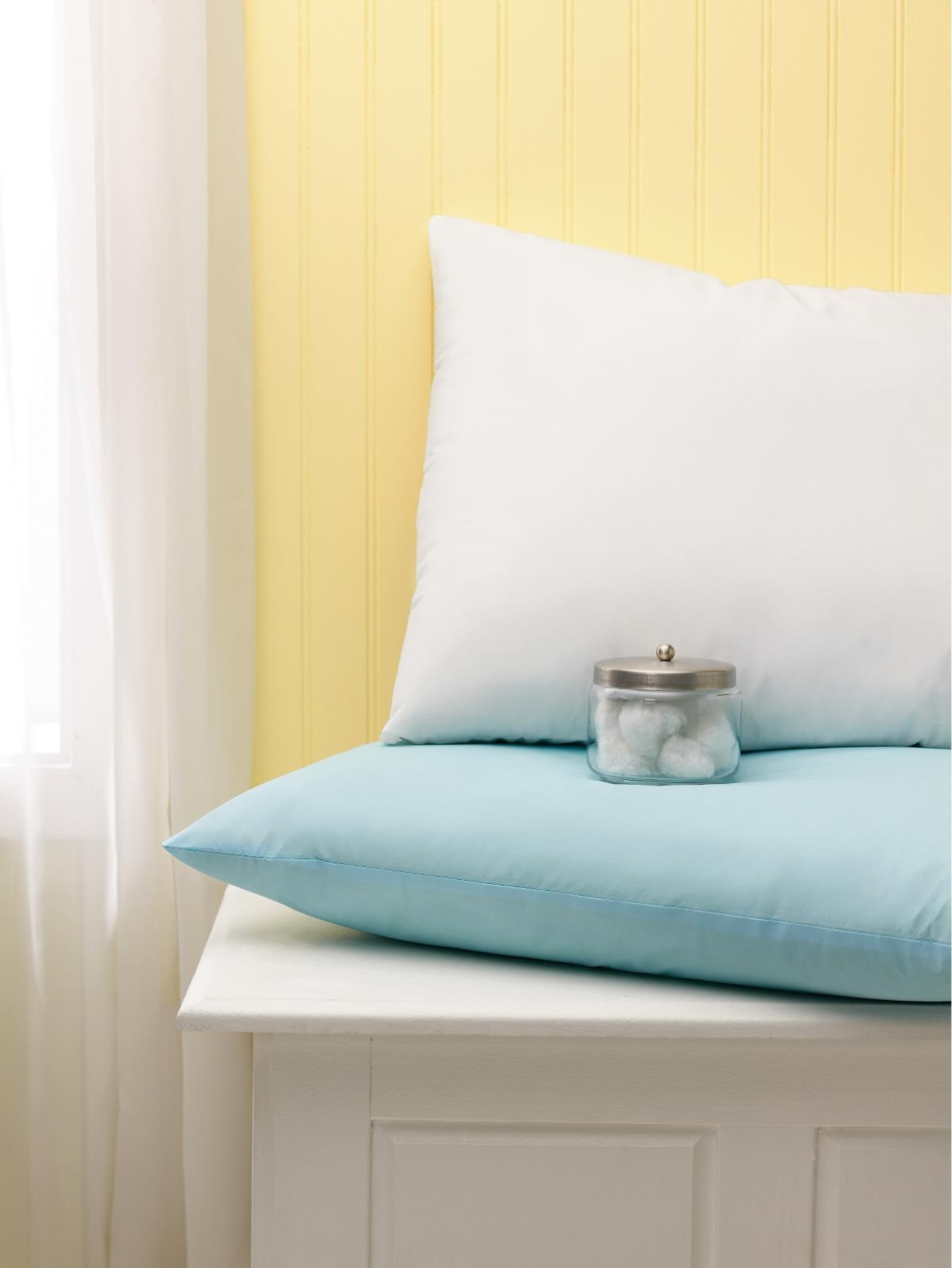 Medline Ovation Series Pillows, MDT219885Z, Blue - 20" X 26" - Bag of 2